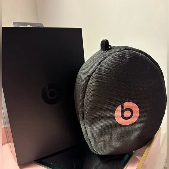 Beats by Dre Solo3 Wireless Headphones - Rose Gold